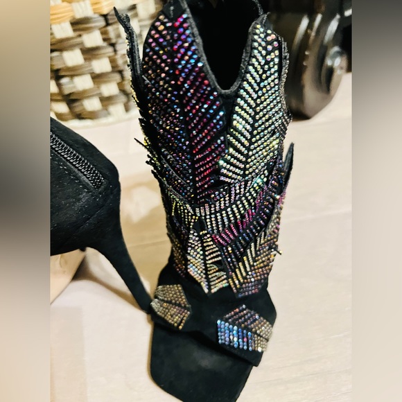 Azalea Wang Black Faux Suede beaded Heel. Leaf design. Size 8. BRAND NEW - Picture 5 of 8